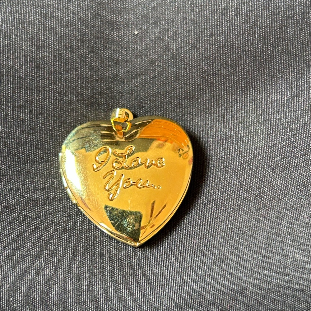 Gold Heart Pendant Necklace